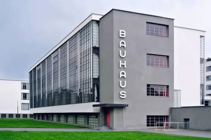 Fachada del edificio de la Bauhaus